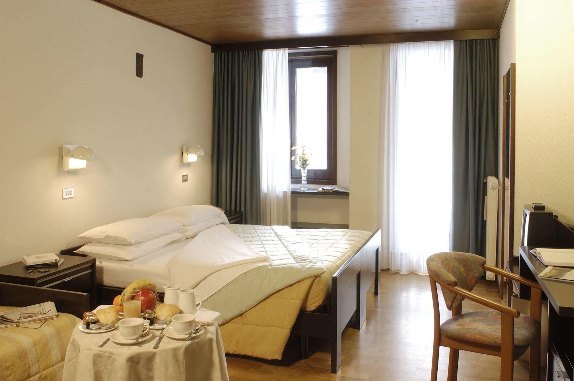 Hotel Mirella Ponte Di Legno Exterior photo